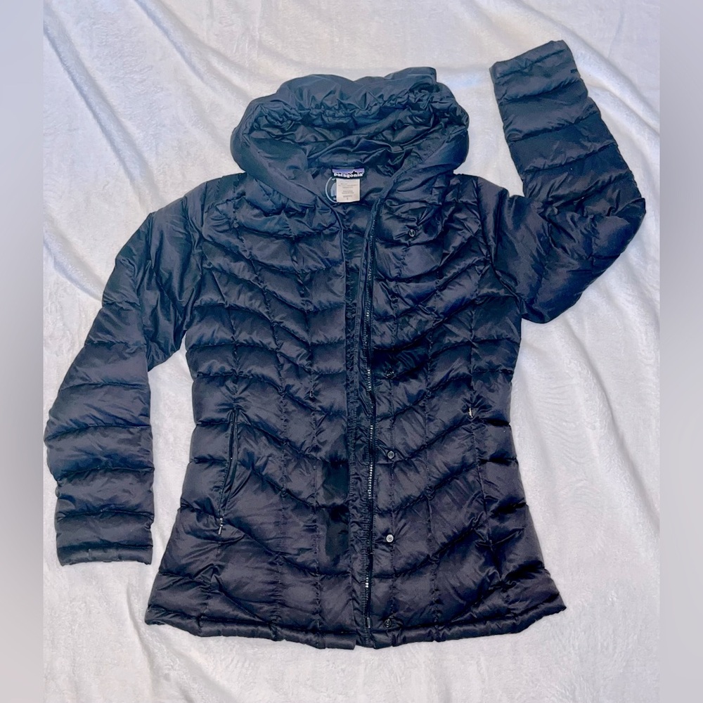 Patagonia Womens Downtown Loft Jacket Goose Down Puffer Hooded. Black. Small